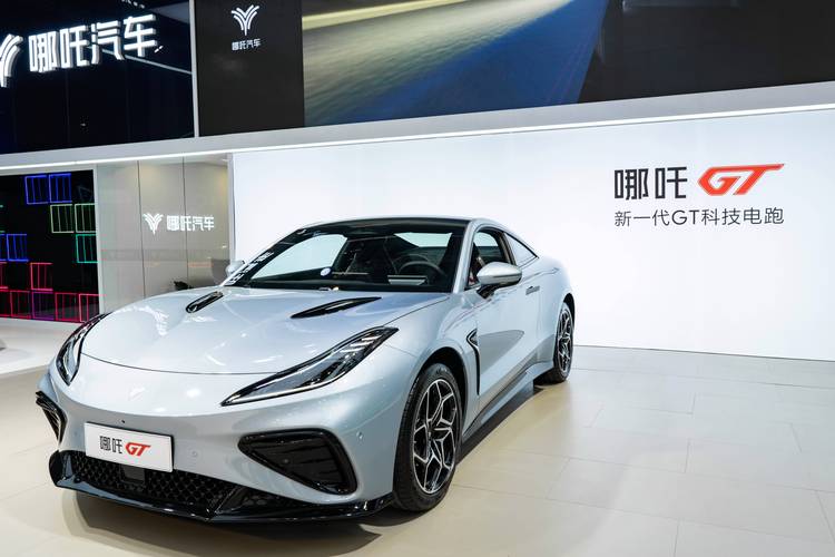 成都龙泉驿区裕力欧企业管理咨询哪吒汽车在智能汽车领域的表现，领途汽车在新能源汽车市场中的影响力